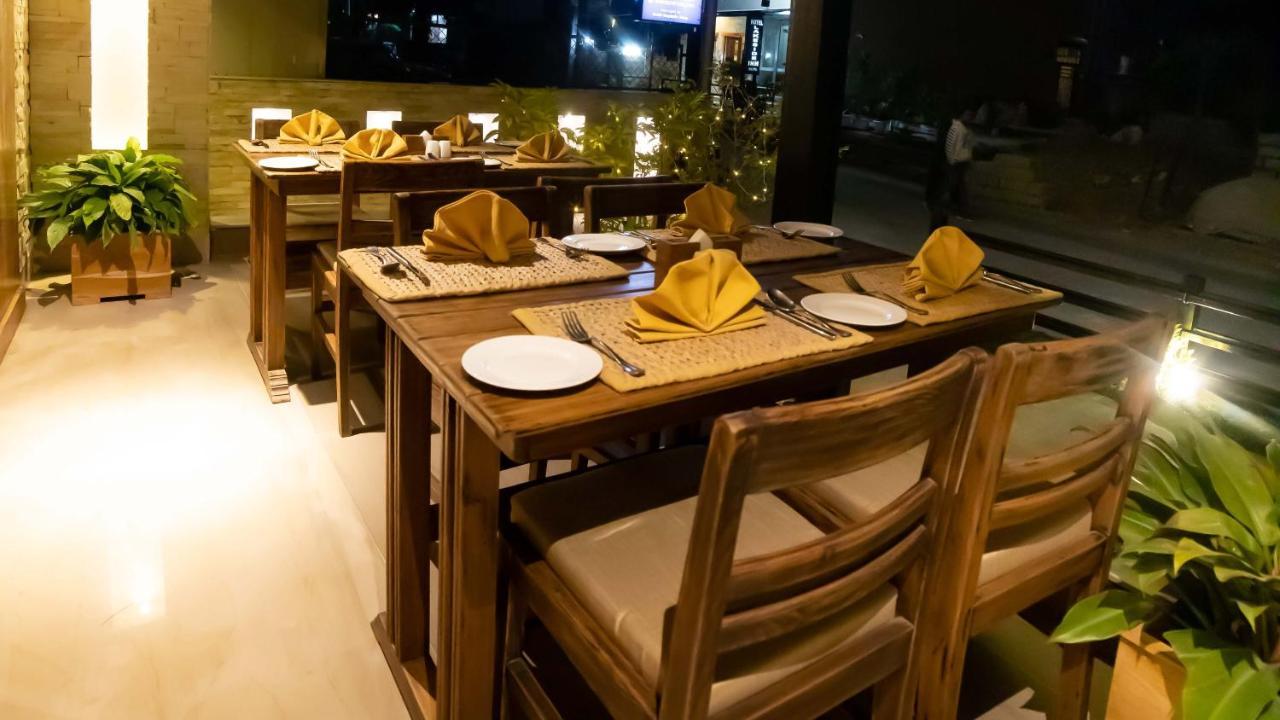 Aabas Pokhara By Barahi Hospitality Hotel ภายนอก รูปภาพ