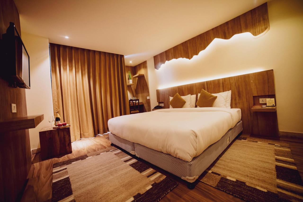 Aabas Pokhara By Barahi Hospitality Hotel ภายนอก รูปภาพ