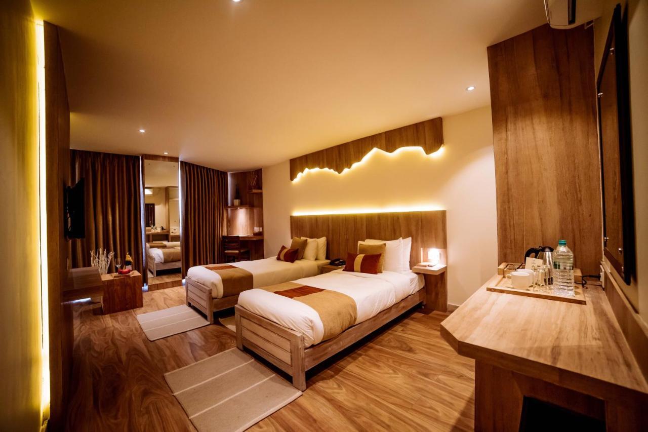 Aabas Pokhara By Barahi Hospitality Hotel ภายนอก รูปภาพ