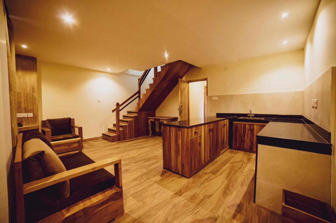 Aabas Pokhara By Barahi Hospitality Hotel ภายนอก รูปภาพ