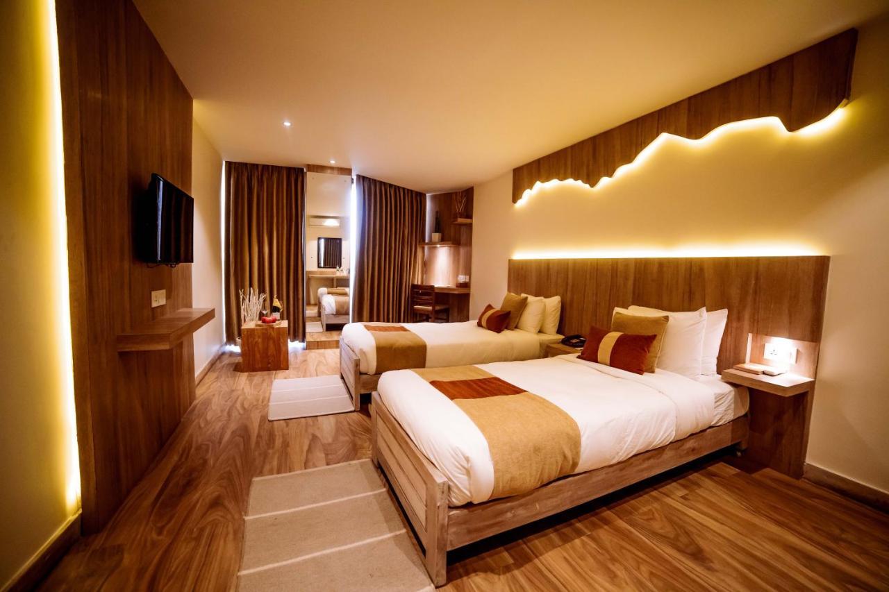 Aabas Pokhara By Barahi Hospitality Hotel ภายนอก รูปภาพ