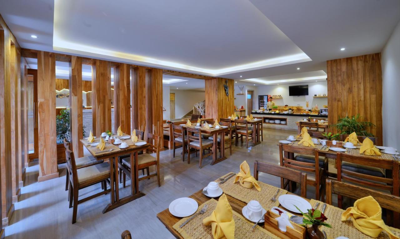 Aabas Pokhara By Barahi Hospitality Hotel ภายนอก รูปภาพ