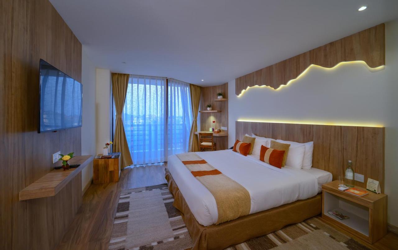 Aabas Pokhara By Barahi Hospitality Hotel ภายนอก รูปภาพ