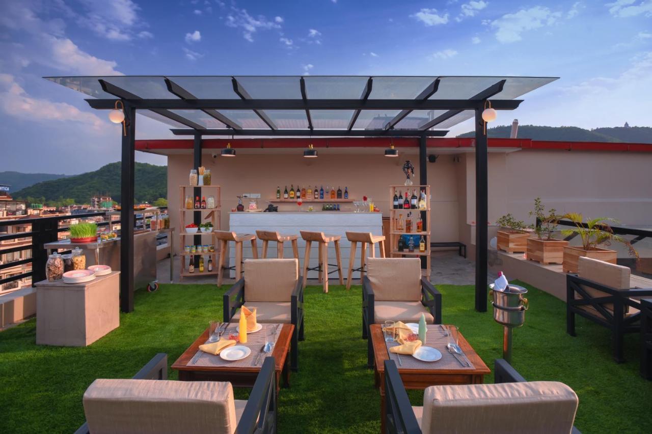 Aabas Pokhara By Barahi Hospitality Hotel ภายนอก รูปภาพ