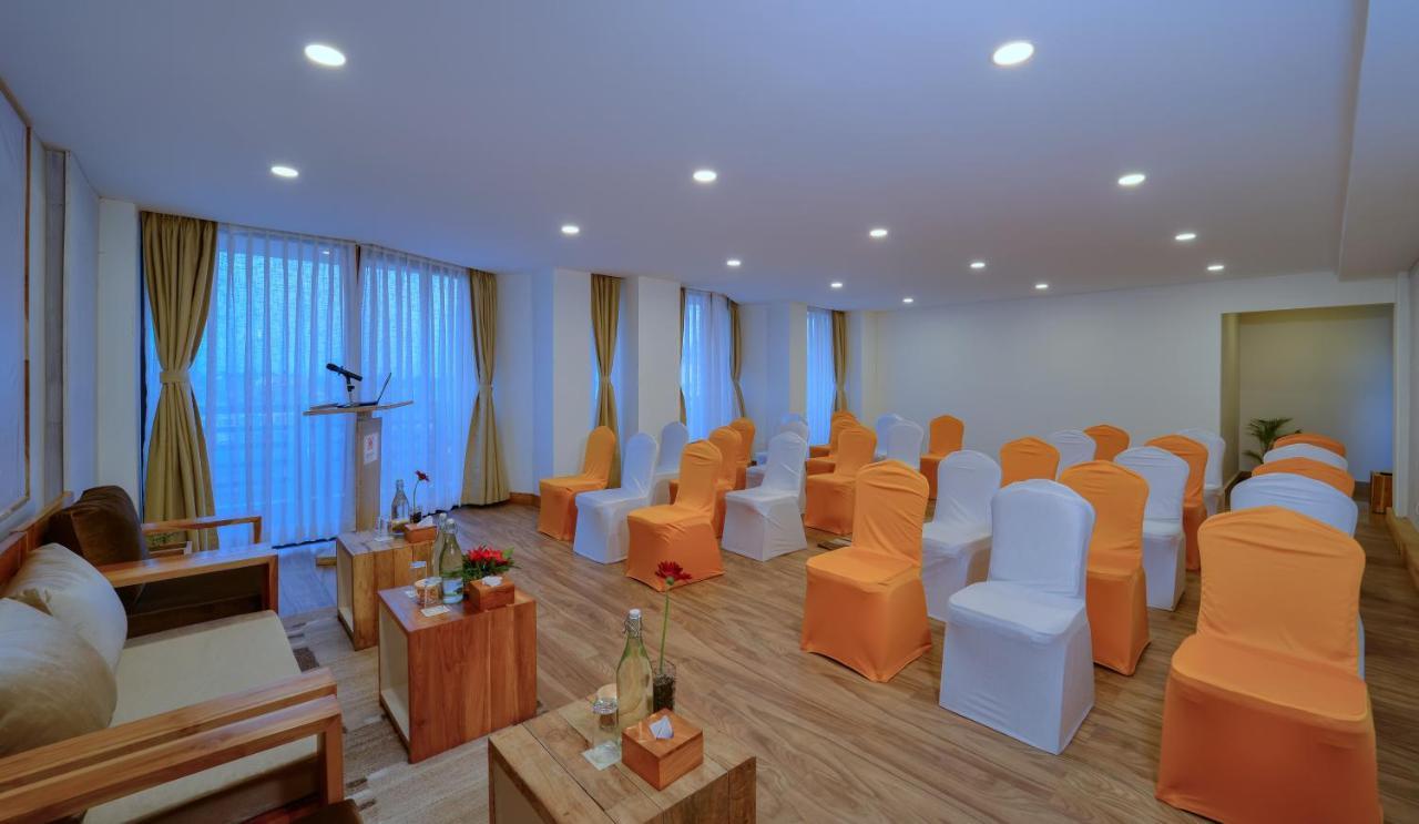 Aabas Pokhara By Barahi Hospitality Hotel ภายนอก รูปภาพ