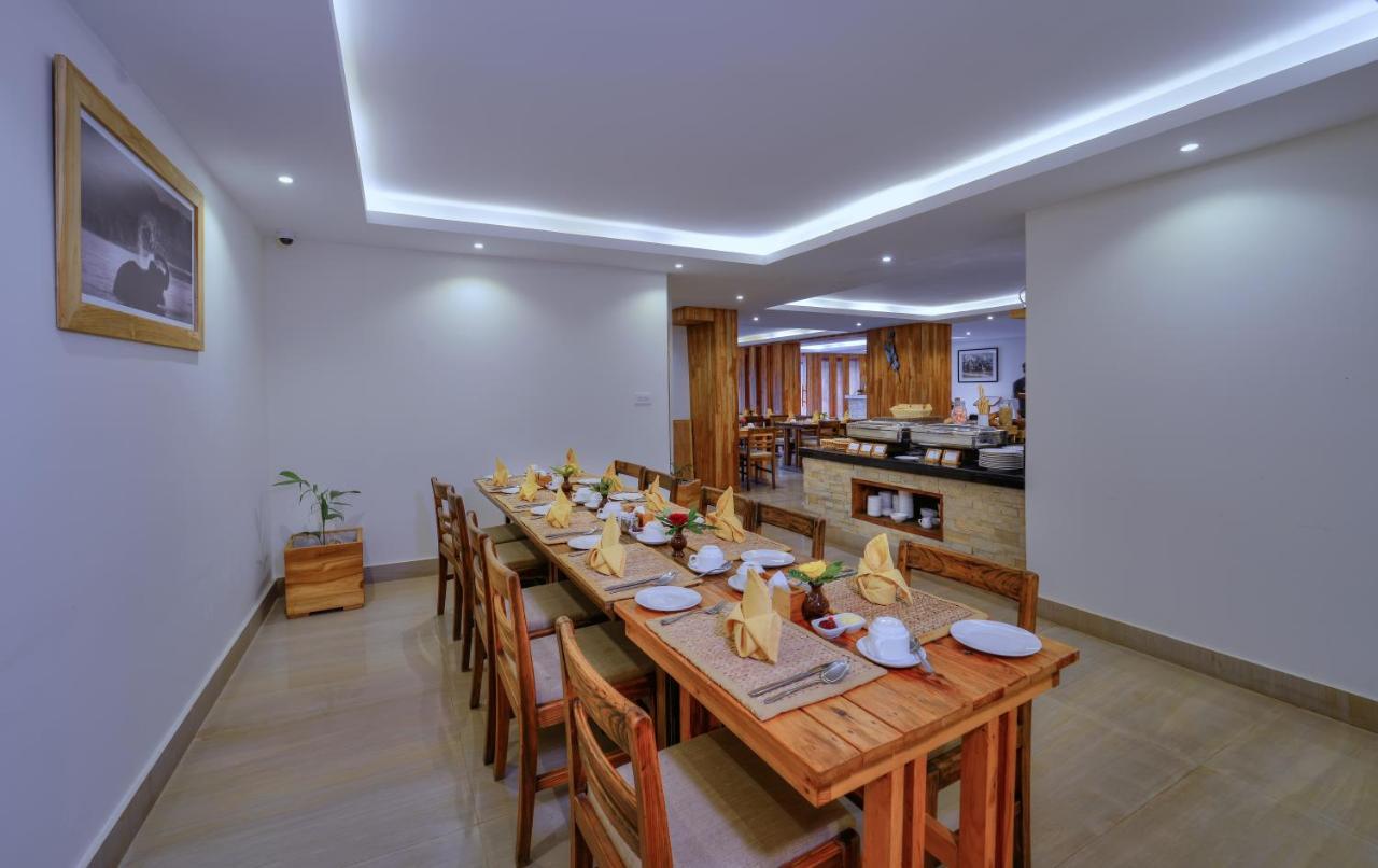 Aabas Pokhara By Barahi Hospitality Hotel ภายนอก รูปภาพ