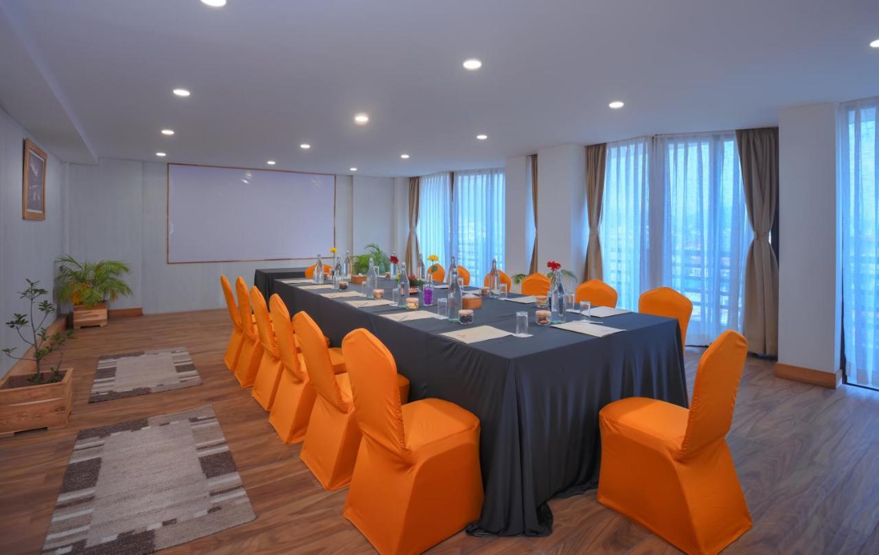 Aabas Pokhara By Barahi Hospitality Hotel ภายนอก รูปภาพ