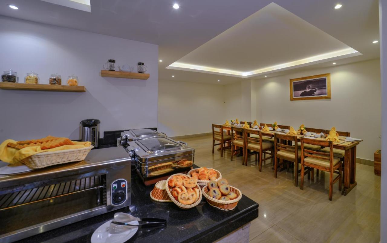 Aabas Pokhara By Barahi Hospitality Hotel ภายนอก รูปภาพ