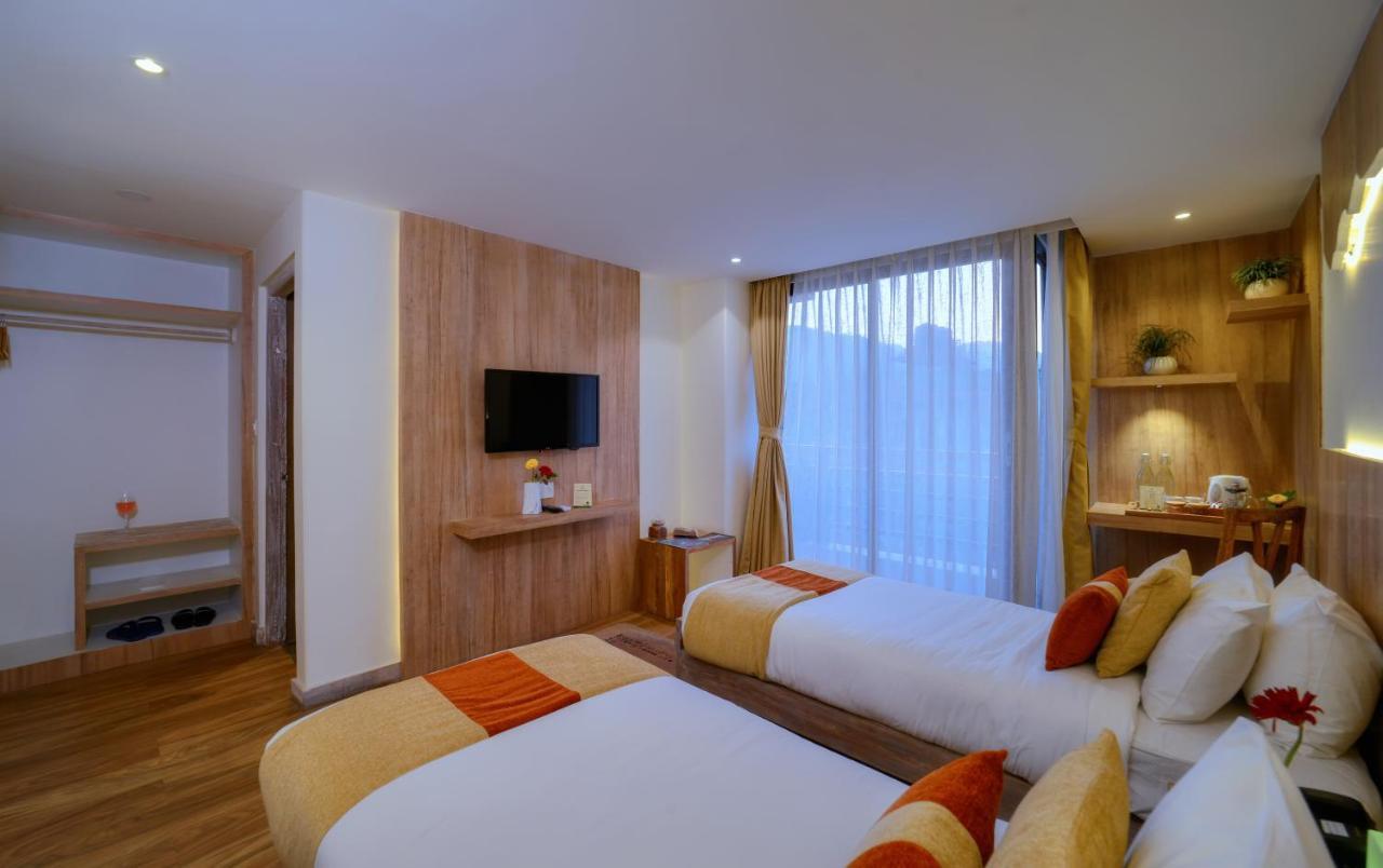 Aabas Pokhara By Barahi Hospitality Hotel ภายนอก รูปภาพ