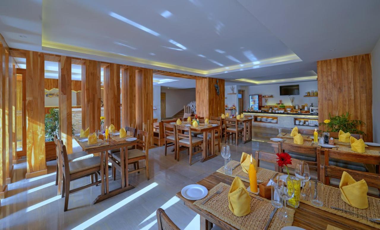 Aabas Pokhara By Barahi Hospitality Hotel ภายนอก รูปภาพ